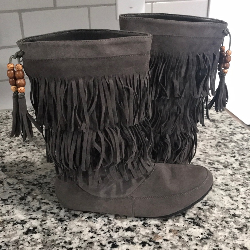 Minnetonka Style Moccasin Fringe Boots
